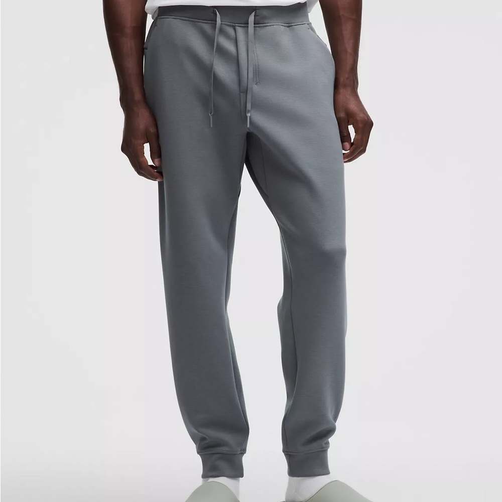 NWT lululemon athletica Men's Grey Joggers